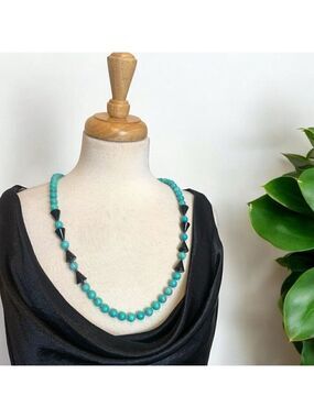 Vintage Southwest Howlite and Black Glass Bead Necklace 30 Inch